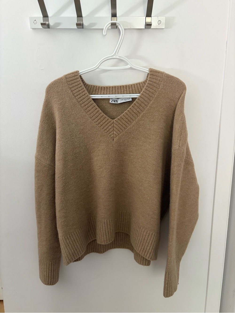 Zara Beige V-Neck Sweater - Picture 3 of 9